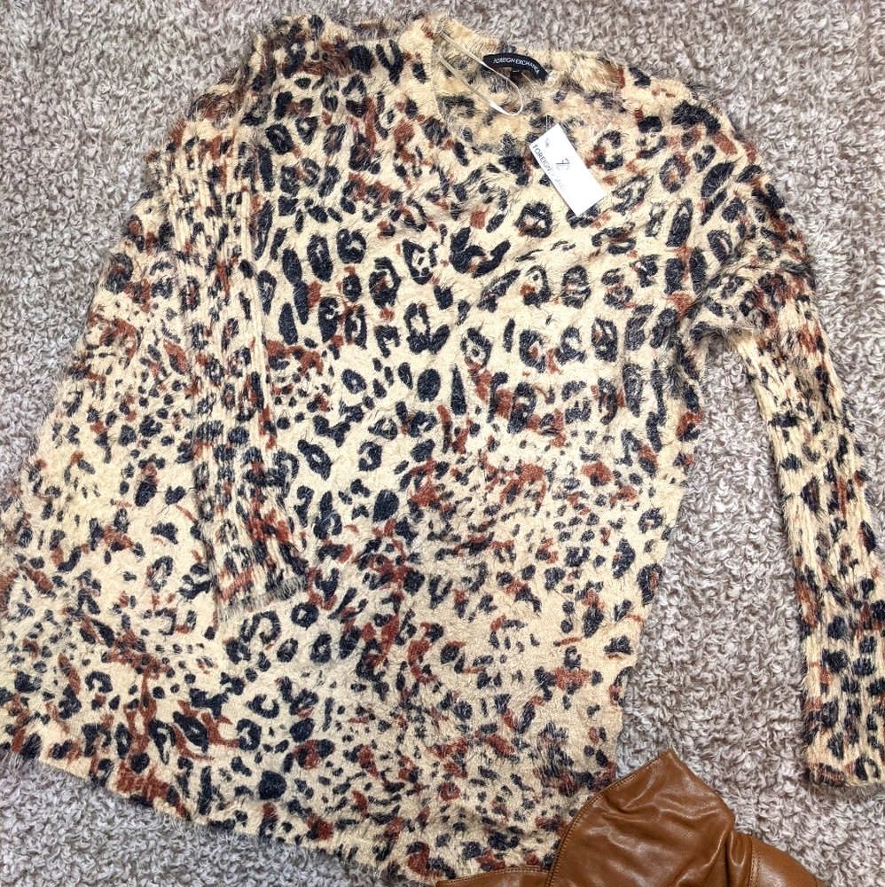 Leopard print sweater - NWT